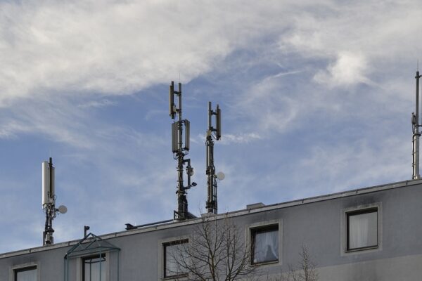 Mobile_phone_base_station_in_Munich,_2014 LITTLE